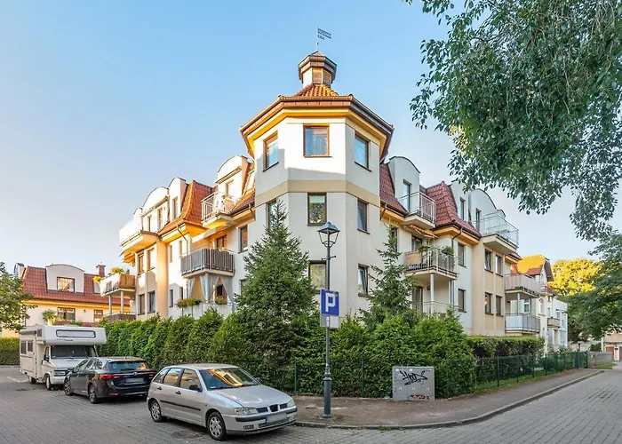 Amalfi - Quiet Family By Lion Daire *