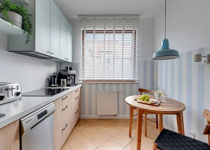 Amalfi - Quiet Family By Lion Daire