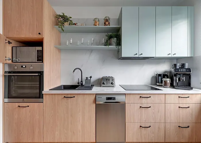 Amalfi - Quiet Family By Lion Daire *