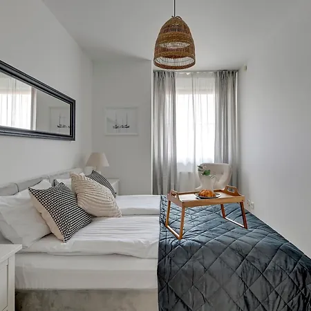 Amalfi - Quiet Family By Lion *